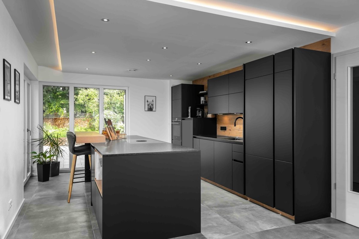 Referenzküche Silbermond Anthrazit schwarze Küche matt