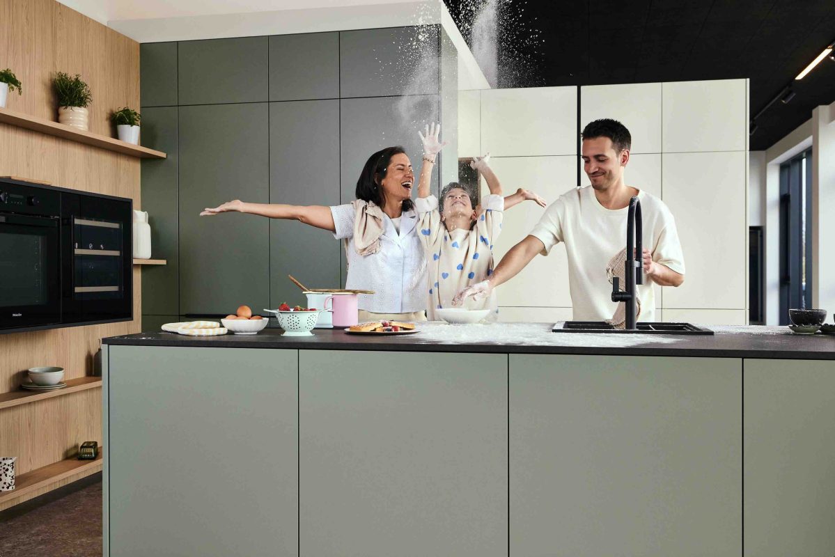 Küche in Fjord Grün mit People